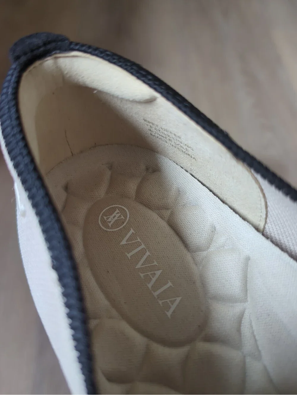 Vivaia Julie Pro Black Almond Cap Toe Daily Casual Chunky Pump Heels Womens 39.5